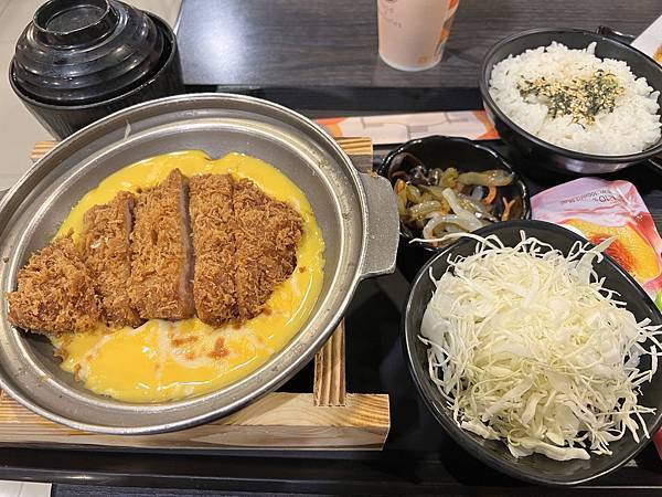 「新竹美食」福勝亭新竹店，肉超厚/白飯高麗菜絲味噌湯免費吃到