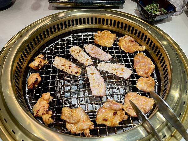 「新竹美食」老井極上燒肉-竹北店，肉類品質佳/桌邊服務態度佳