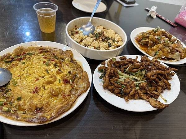 「新竹美食」成都川菜，招牌成都椒麻雞/口味道地/多人合菜/榮