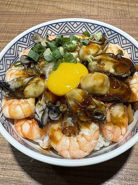 「花蓮美食」歐桑米粉湯，整隻小卷的米粉湯/痛風的滷肉飯/蝦子