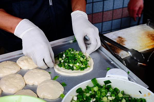 【宜蘭小吃推薦】天送埤-何氏蔥餡餅【宜蘭民宿】Sunday Home