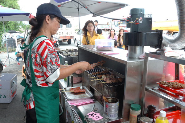 【宜蘭美食推建】ptt 爆紅之七賢烤牡蠣 【宜蘭民宿】Sunday Home