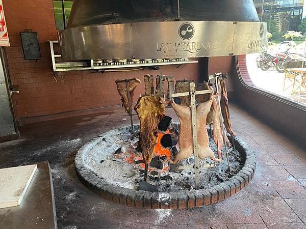 2. 圓爐原木火烤.jpg 2. 圓爐原木火烤.jpg