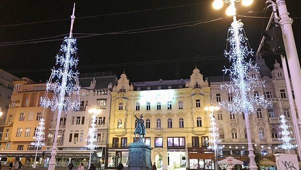 5. 聖誕市集1.jpg 5. 聖誕市集1.jpg