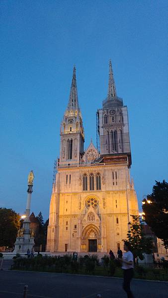 7. 主教座堂夜景.jpg 7. 主教座堂夜景.jpg