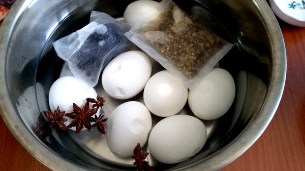想知道好吃的紅茶茶葉蛋作法嘛？快來看可樂茶葉蛋作法大公開