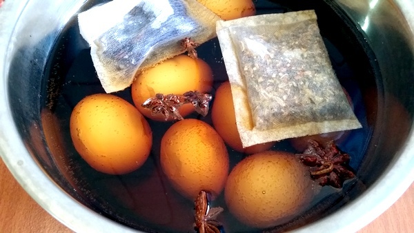 想知道好吃的紅茶茶葉蛋作法嘛？快來看可樂茶葉蛋作法大公開