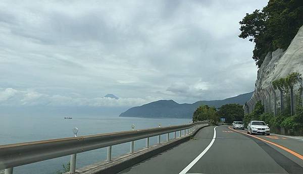 離開戀人岬路上看見富士山1.JPG