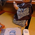 小寶竟然還有小牙刷和海棉及小方巾可用哩.jpg