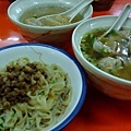 乾意麵+餛飩排骨湯+甜不辣湯.JPG