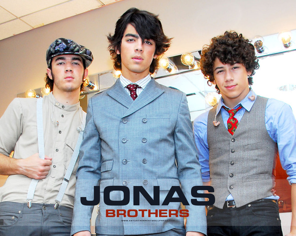 -JonasBrothers-the-jonas-brothers-6461097-1280-1024.jpg