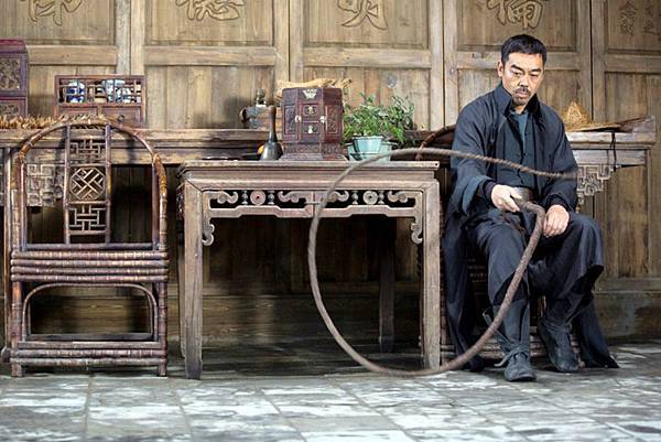 劉青雲為《危城》練習耍長鞭