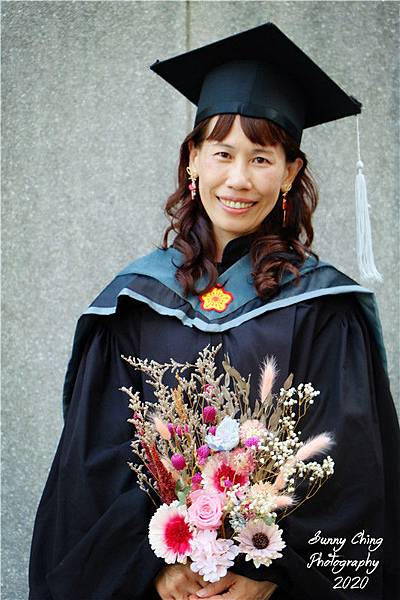 畢業寫真 碩士袍寫真 女攝影師桑妮晴的攝影紀錄 (1).jpg