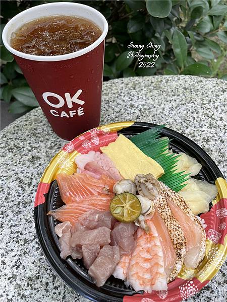 【食記】「OKmart 超商」夏季清爽限定的首選飲品，西西里咖啡、泰式奶茶 桑妮晴的日常紀錄 (12).jpg