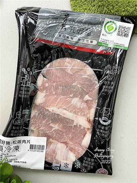 【食記】「究好豬Choice Pig」最講究的好豬肉、高檔餐廳指定用肉，選用頂級極鮮究好豬，讓松阪肉片及高粱酒香腸 更好吃! 桑妮晴的日常紀錄 (2).jpg