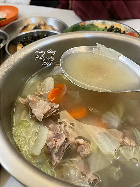 【食記】「寂寞的鴨子LONELY DUCK」宅配鴨肉料理包推薦，寂寞的鴨子分享包，鴨老闆開發之地表最強的功夫鴨有料湯底 桑妮晴的日常紀錄5 (1).jpg