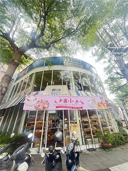 【食記】台中市北區-「 馥漫麪包花園FM Station」2023《大女孩小女人》母親節主題蛋糕，早鳥優惠開跑囉！桑妮晴的日常紀錄 (17).jpg