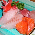 第3道菜-生魚片-->超新鮮好吃!!