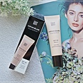 UNT完美持潤十礦粉底 (16).JPG