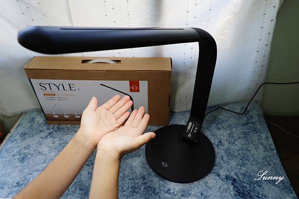 【旭光】LED 10W 球泡燈_吸頂燈_護眼檯燈   (20).JPG