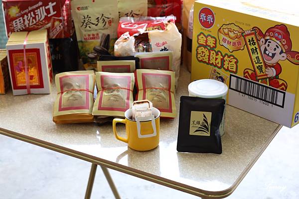 中元普渡供品_黑鑲金咖啡_金紙咖啡 (1).JPG