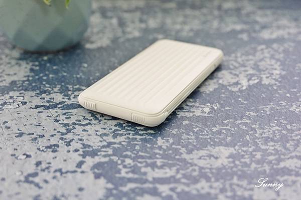 亞果元素_GRAVITY X1 極速充電行動電源 (20).JPG