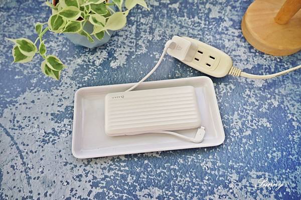 亞果元素_GRAVITY X1 極速充電行動電源 (28).JPG