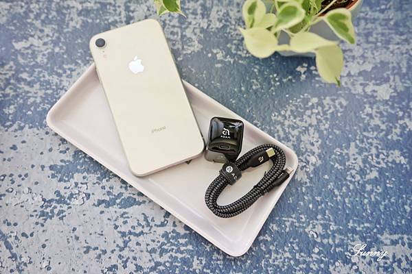 亞果元素_GRAVITY X1 極速充電行動電源 (42).JPG