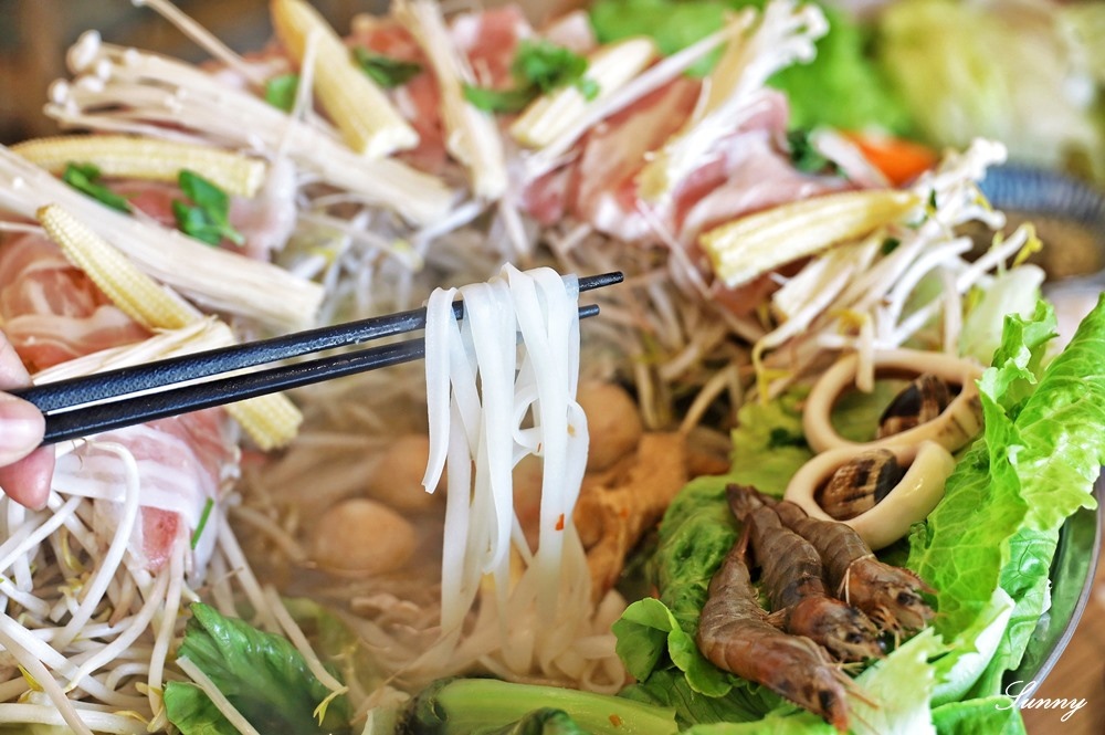 越好吃越南料理 振興店_台中美食東區越南美食_推推鍋_ 越式滿漢拼盤_越南河粉_越南春捲 (33).JPG