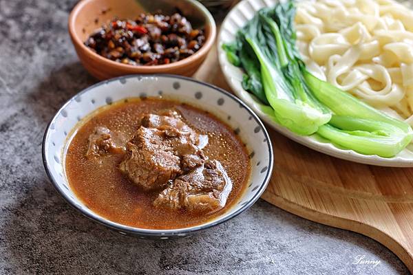 品臻_香滷牛肉乾拌麵_好市多美食推薦_宅配牛肉麵 (10).JPG