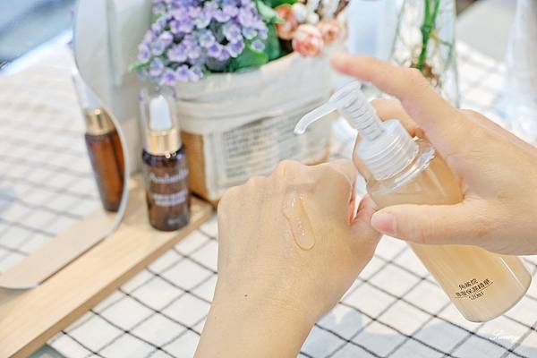 卡普秀Amberlin保濕精華推薦 (6).JPG