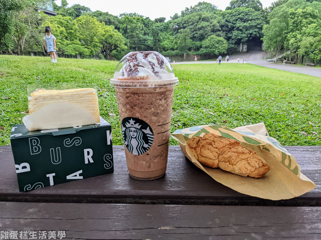 【新北食記】星巴克淡水雲門門市 - 位在淡水山丘上的透明玻璃