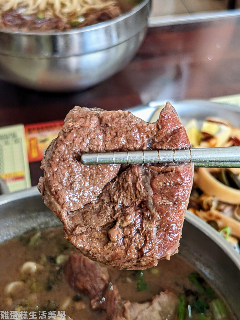 【新竹食記】阿德牛肉麵 - 比臉盆還大碗的巨型牛肉麵，牛肉超