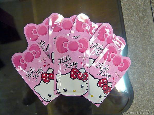 Hello Kitty x SexyLook 極潤水嫩粉紅櫻花雙拉提面膜限定版