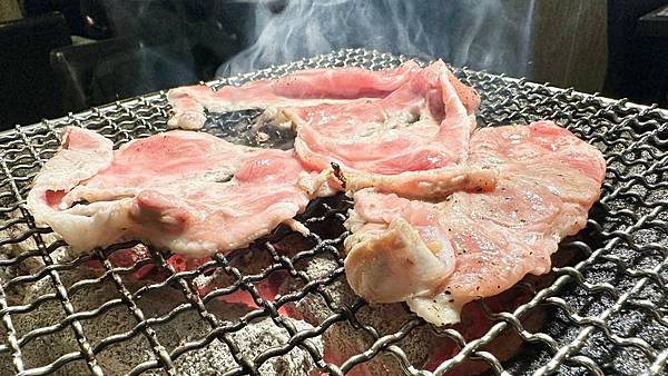 【好食-新北新莊】有種療癒叫做大口吃肉喝酒，歡慶「燒肉眾」1