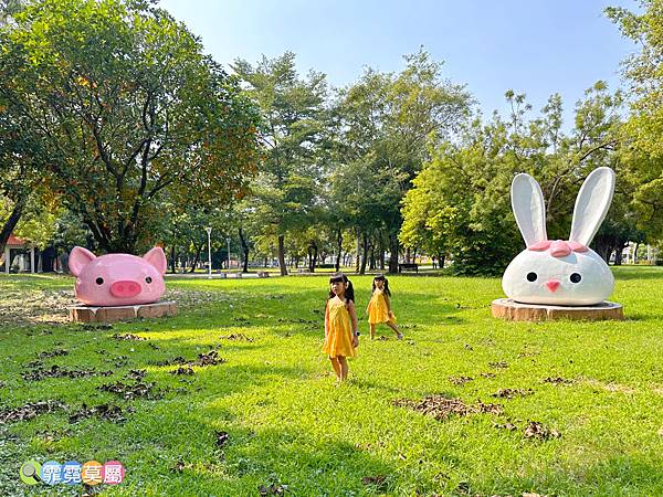 ★高雄公園★ 蓮池潭兒童公園， 走進童話世界找三隻小豬玩躲貓