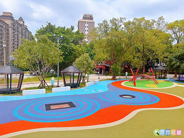 ★桃園公園★ 平鎮民俗文化公園，最新親子公園放電孩子! 超特別穀倉造型主題場，有攀爬網架、旋轉盤、溜滑梯和溜滑梯等好玩又繽紛的遊戲場 7 2025