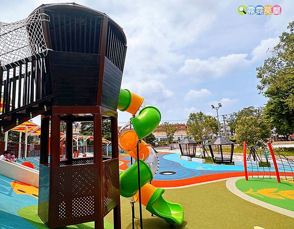 ★桃園公園★ 平鎮民俗文化公園，最新親子公園放電孩子! 超特別穀倉造型主題場，有攀爬網架、旋轉盤、溜滑梯和溜滑梯等好玩又繽紛的遊戲場 11 2025