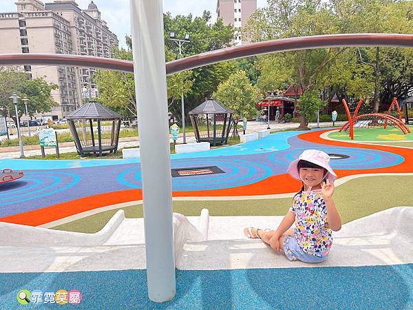 ★桃園公園★ 平鎮民俗文化公園，最新親子公園放電孩子! 超特別穀倉造型主題場，有攀爬網架、旋轉盤、溜滑梯和溜滑梯等好玩又繽紛的遊戲場 10 2025
