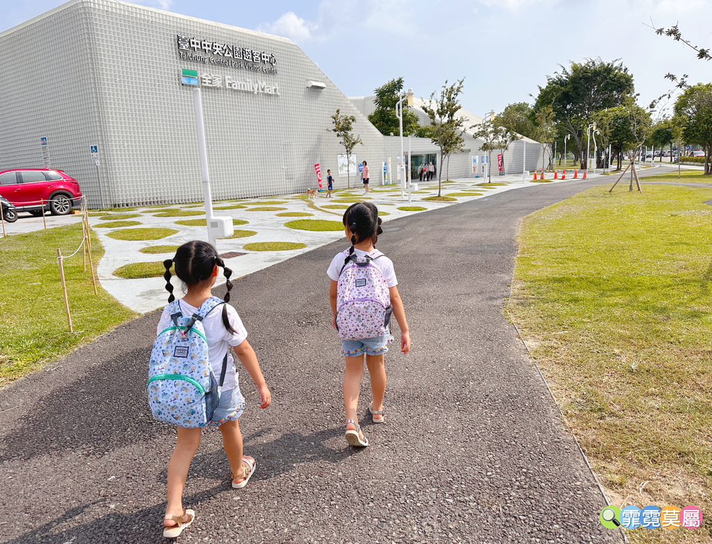 ★台中親子景點★ 中央公園遊客中心，以航空為主題打造的特色飛