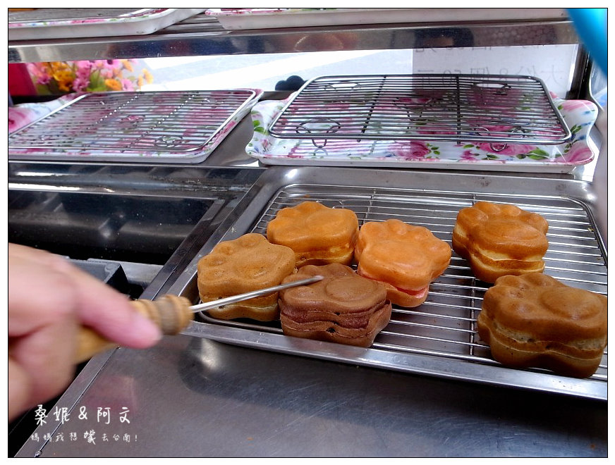 【台南安平】柯吉BAR 鮮奶脆皮雞蛋糕|人氣國民銅板美食,萌萌喵掌好可愛~豐富內餡好好吃! 【台南安平】柯吉BAR 鮮奶脆皮雞蛋糕|人氣國民銅板美食,萌萌喵掌好可愛~豐富內餡好好吃!