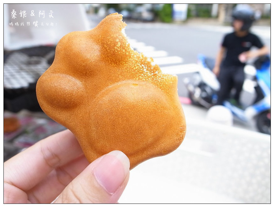 【台南安平】柯吉BAR 鮮奶脆皮雞蛋糕|人氣國民銅板美食,萌萌喵掌好可愛~豐富內餡好好吃! 【台南安平】柯吉BAR 鮮奶脆皮雞蛋糕|人氣國民銅板美食,萌萌喵掌好可愛~豐富內餡好好吃!