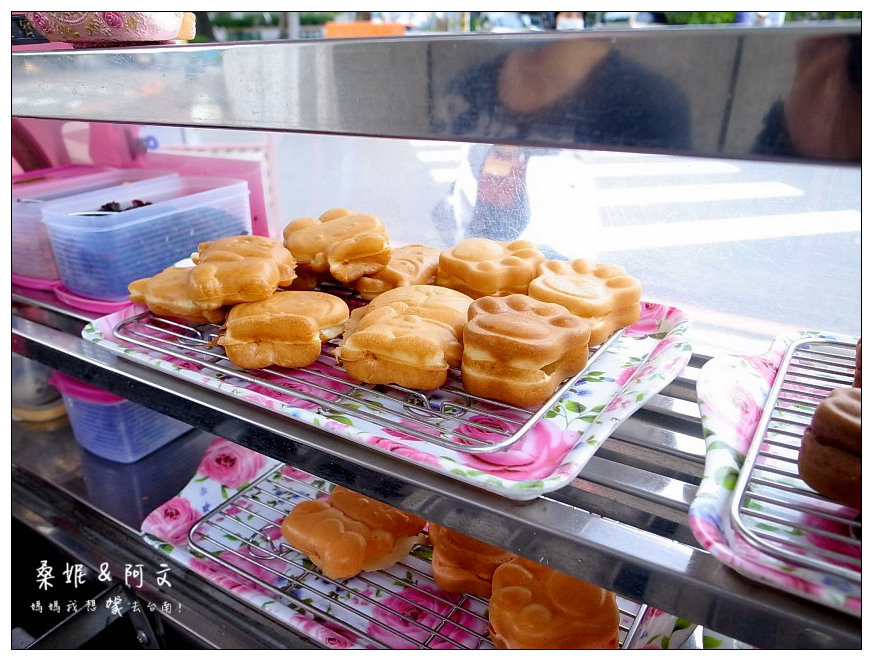 【台南安平】柯吉BAR 鮮奶脆皮雞蛋糕|人氣國民銅板美食,萌萌喵掌好可愛~豐富內餡好好吃! 【台南安平】柯吉BAR 鮮奶脆皮雞蛋糕|人氣國民銅板美食,萌萌喵掌好可愛~豐富內餡好好吃!