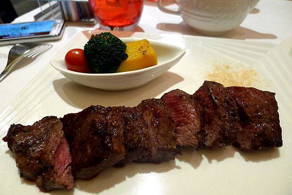 鹽烤牛排 (2).JPG 鹽烤牛排 (2).JPG