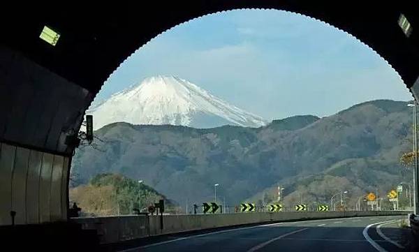 畫框裡的富士山1.jpg