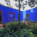 frida-kahlo-blue-house-get-away-archives-digs-durch-frida-kahlo-blue-house.jpg