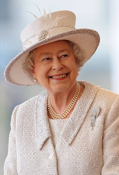 queen-elizabeth-ii-awaits-the-arrival-of-turkeys-president-news-photo-1663666027.jpg