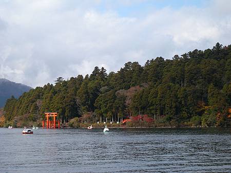 湖上的神社