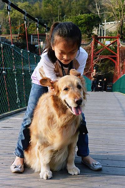 與小孩走吊橋