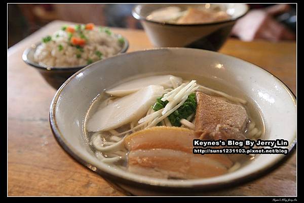 20141117沖繩觀光客名店首里そば（しゅりそば）2